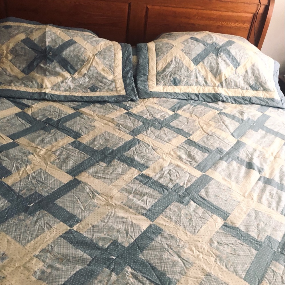 vtg blue geometric floral quilte bedspread reversible queen size.